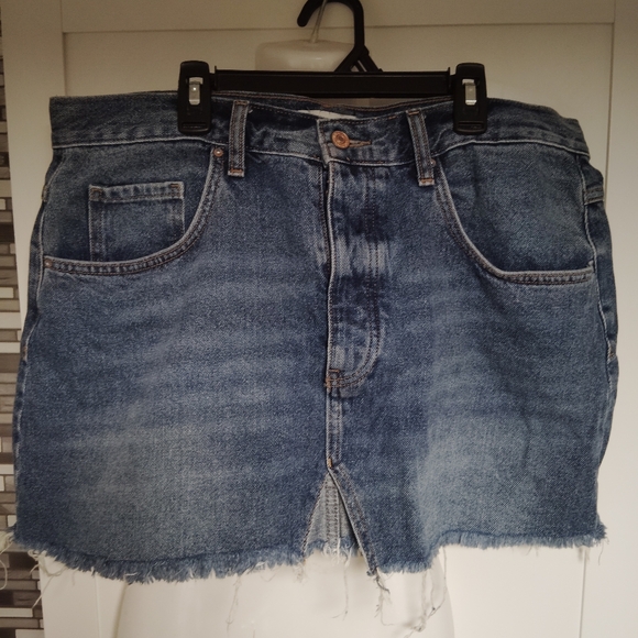 Forever 21 Dresses & Skirts - Forever 21 Raw Hem Button Up Mini Skirt Sz-30